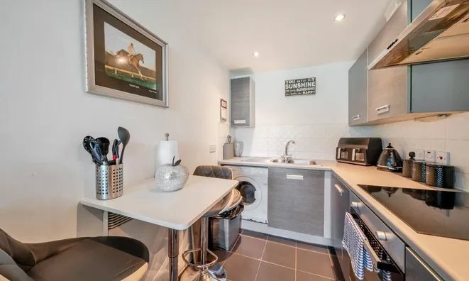 Недвижимость Phoenix Way, Battersea: 2