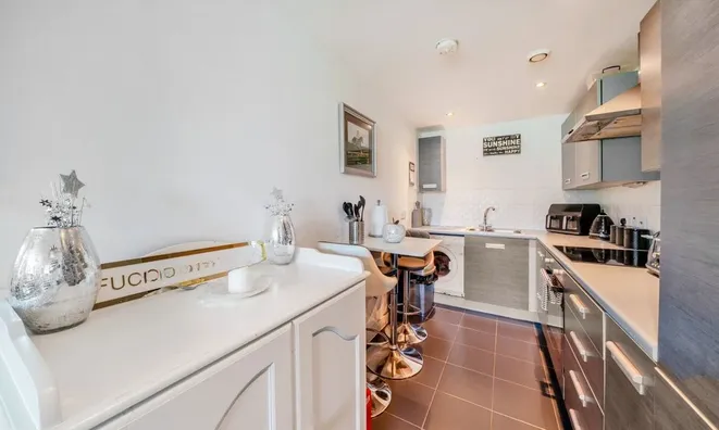 Недвижимость Phoenix Way, Battersea: 4