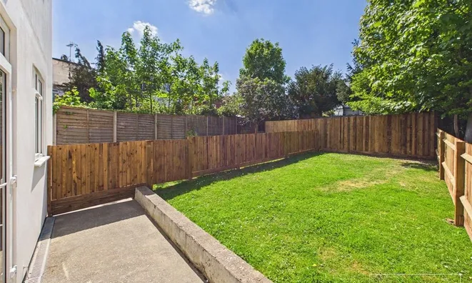 Недвижимость Hillview Gardens: 3