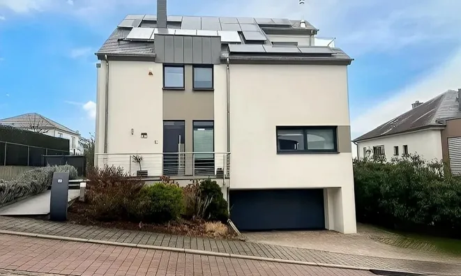 Недвижимость House 4 bedrooms for sale in Junglinster: 1