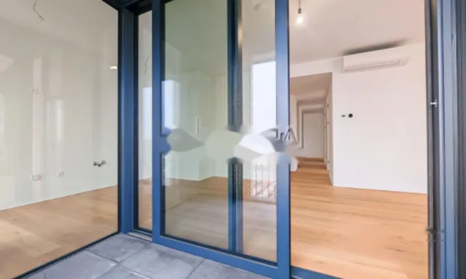 Недвижимость Четырехкомнатная квартира, Шишка: 9