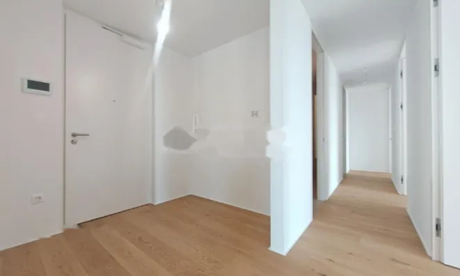 Недвижимость Четырехкомнатная квартира, Шишка: 10