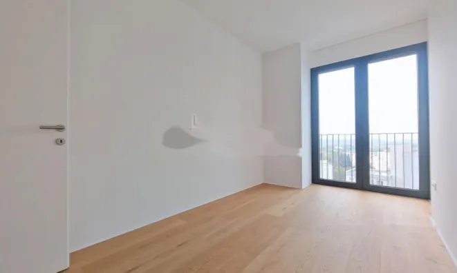 Недвижимость Четырехкомнатная квартира, Шишка: 12