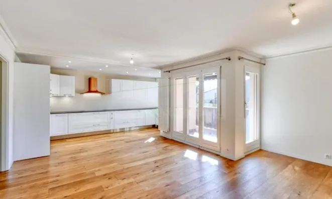 Недвижимость Apartment 5 rooms: 3
