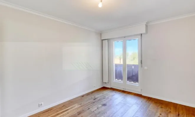 Недвижимость Apartment 5 rooms: 8