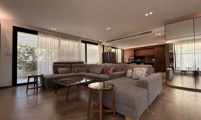 Недвижимость 3 Bedroom Penthouse Apartment For sale in Mesa Geitonia, Limassol: 6