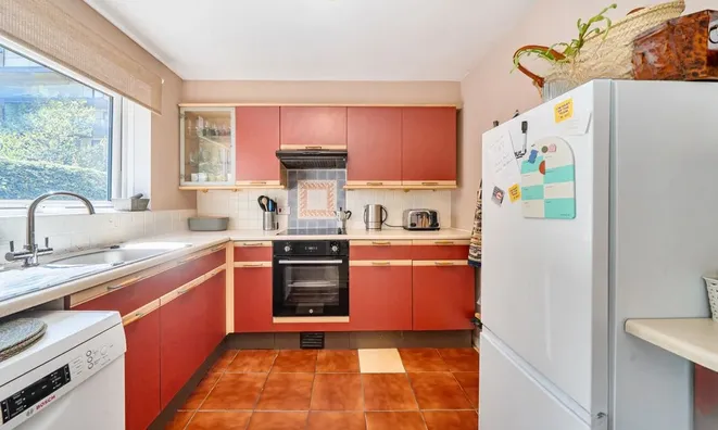 Недвижимость Sunninghill Court, Bollo Bridge Road: 12