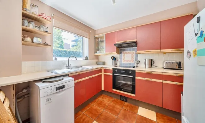 Недвижимость Sunninghill Court, Bollo Bridge Road: 16