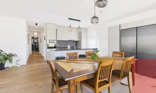 Недвижимость Apartment 5 rooms: 4