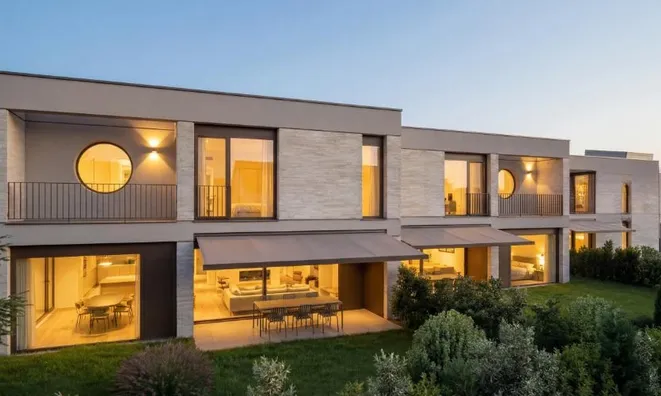 Недвижимость Bifamiliar house 6 rooms: 3