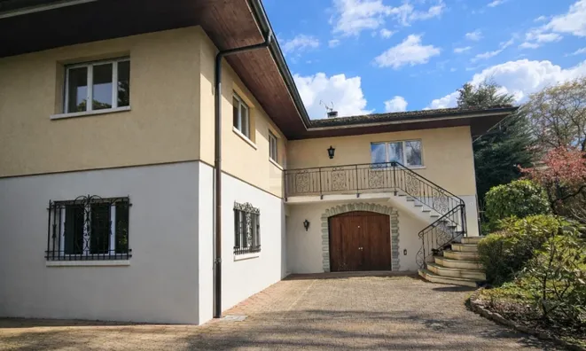 Недвижимость Single house 7 rooms: 1