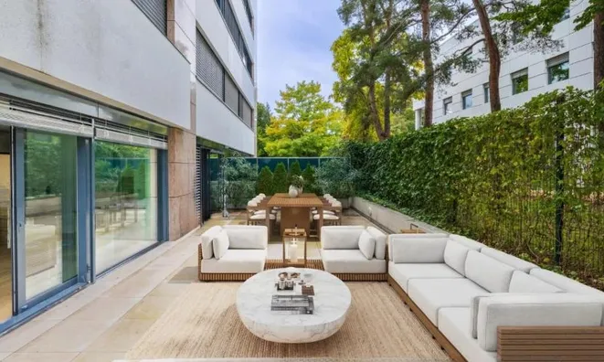 Недвижимость Apartment 4 rooms: 2