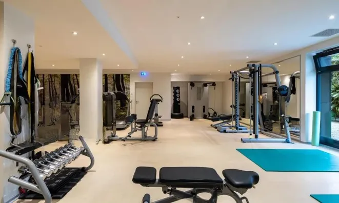 Недвижимость Apartment 4 rooms: 10
