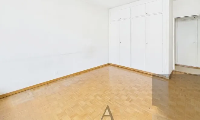 Недвижимость Apartment 7 rooms: 8