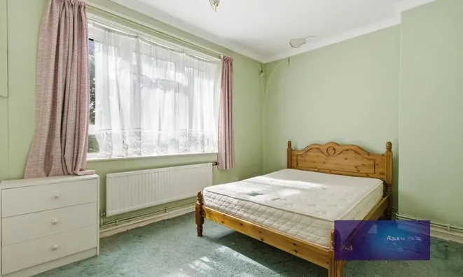 Недвижимость Holly Park Estate: 3