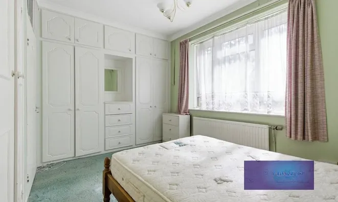 Недвижимость Holly Park Estate: 4