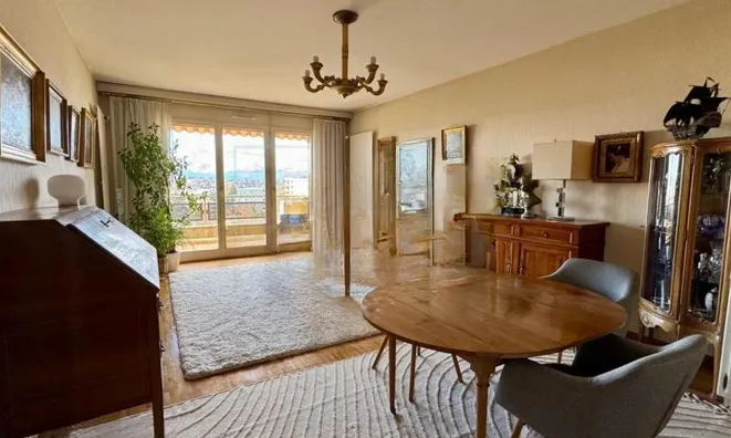 Недвижимость Apartment 5 rooms: 3