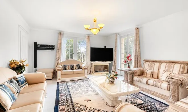 Недвижимость Single house 10 rooms: 8