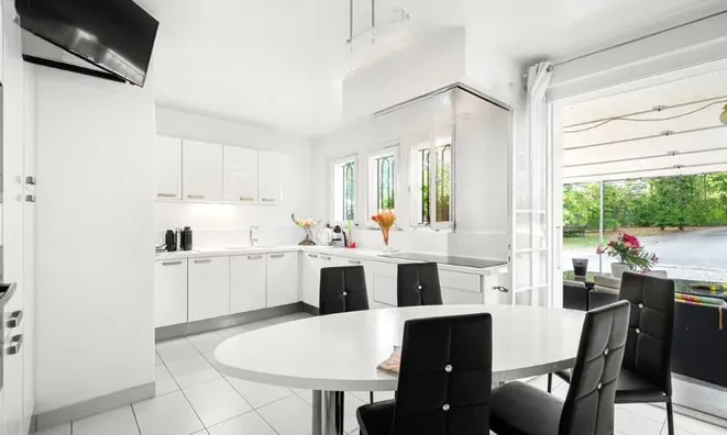 Недвижимость Single house 10 rooms: 9