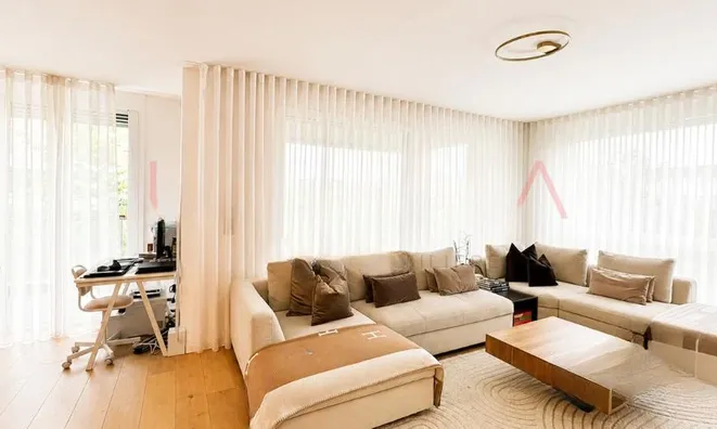 Недвижимость Apartment 5 rooms: 3