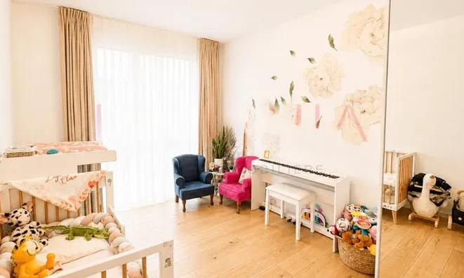 Недвижимость Apartment 5 rooms: 6
