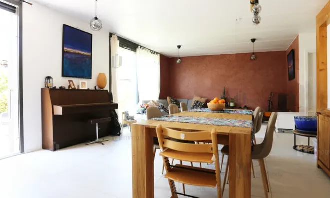 Недвижимость Row house 6 rooms: 5