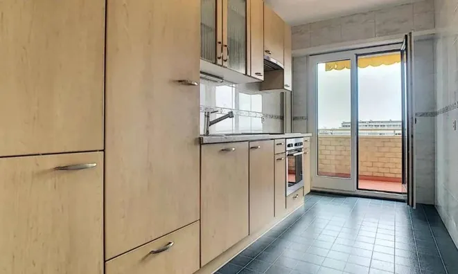 Недвижимость Apartment 3 rooms: 5