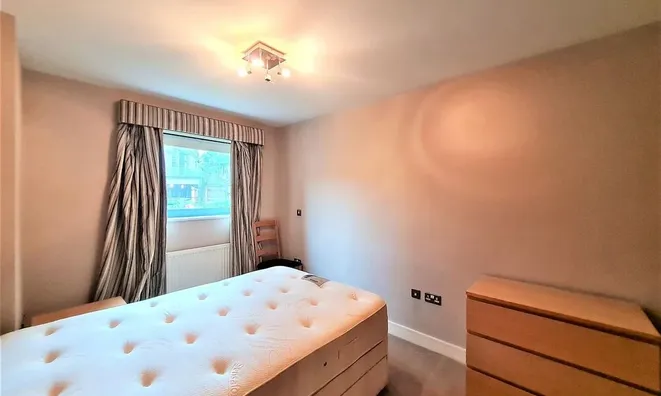 Недвижимость 411 Battersea Park Road: 2