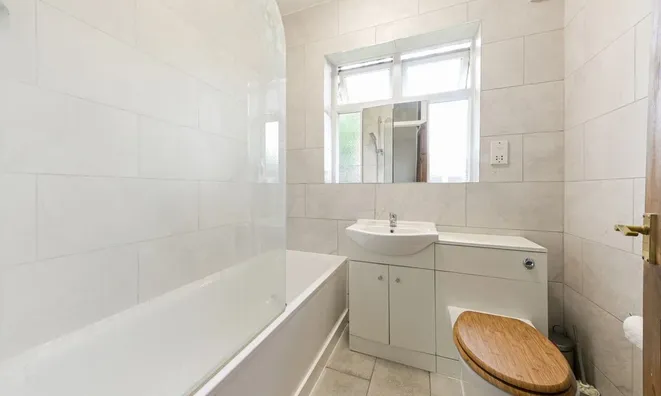 Недвижимость Sherwood Hall, East End Road: 1