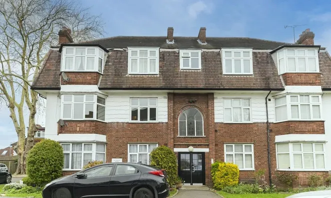 Недвижимость Sherwood Hall, East End Road: 8
