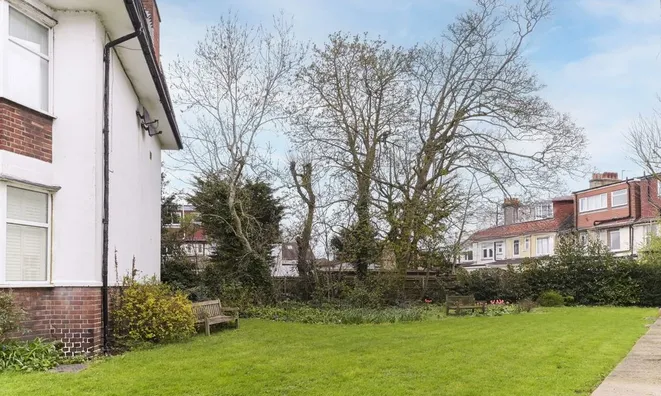 Недвижимость Sherwood Hall, East End Road: 10