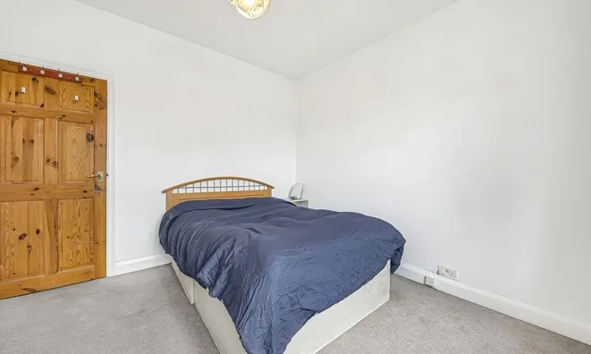 Недвижимость Sherwood Hall, East End Road: 14
