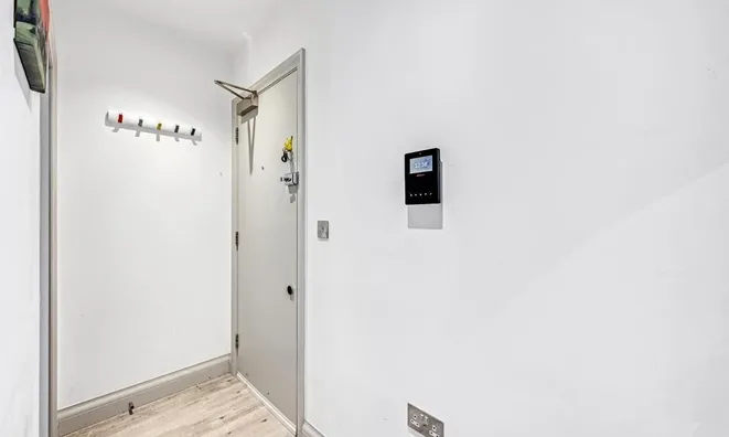 Недвижимость Devonhurst Place, Turnham Green: 2
