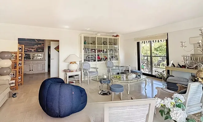 Недвижимость Property Type: House
Location: Cannes, Californie

Final Name:

House Cannes: 4