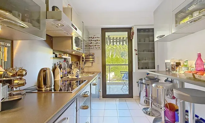 Недвижимость Property Type: House
Location: Cannes, Californie

Final Name:

House Cannes: 5