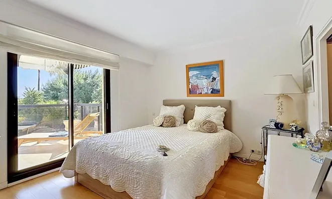 Недвижимость Property Type: House
Location: Cannes, Californie

Final Name:

House Cannes: 6