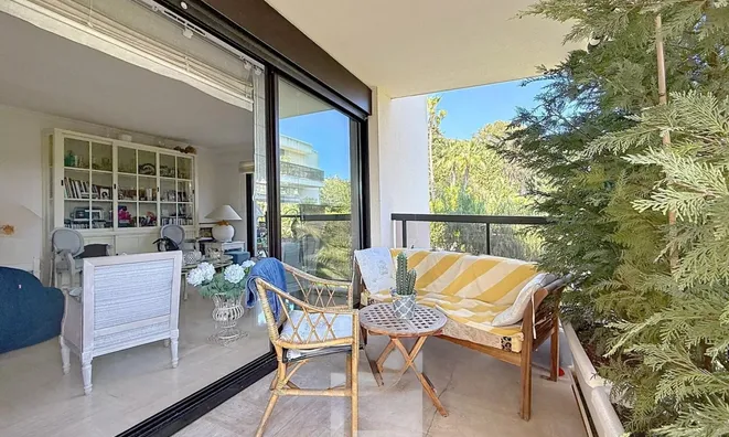 Недвижимость Property Type: House
Location: Cannes, Californie

Final Name:

House Cannes: 11
