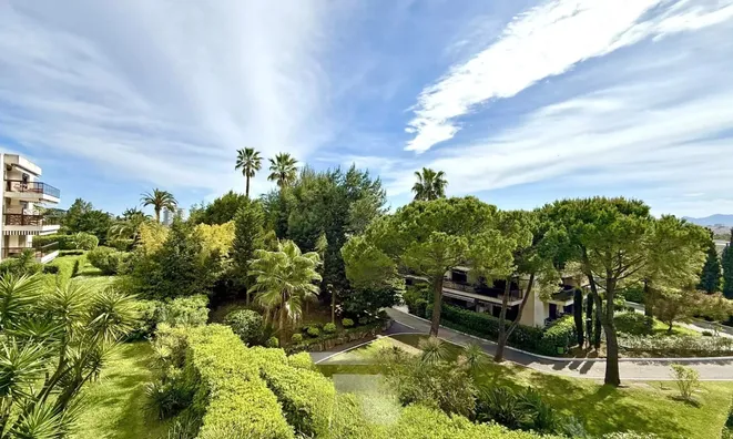 Недвижимость Property Type: House
Location: Cannes, Californie

Final Name:

House Cannes: 12