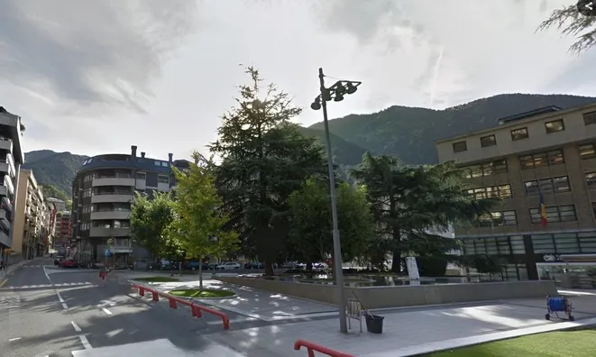 Недвижимость High-end apartment in central Escaldes with parking and storage: 2