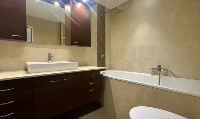 Недвижимость Apartment 4 rooms: 8