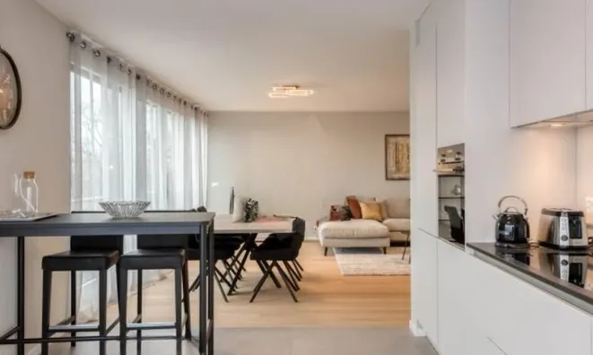 Недвижимость Apartment 5 rooms: 6
