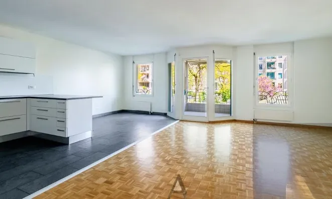 Недвижимость Apartment 4 rooms: 4