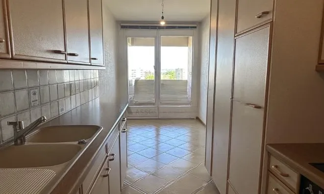 Недвижимость Apartment 5 rooms: 5