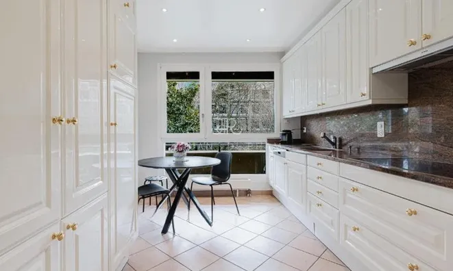 Недвижимость Apartment 8 rooms: 5
