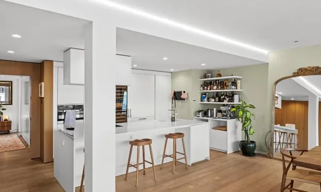 Недвижимость Apartment 5 rooms: 4