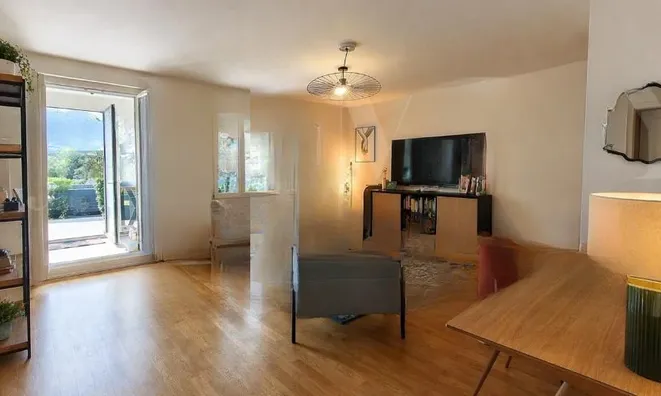 Недвижимость Apartment 5 rooms: 4