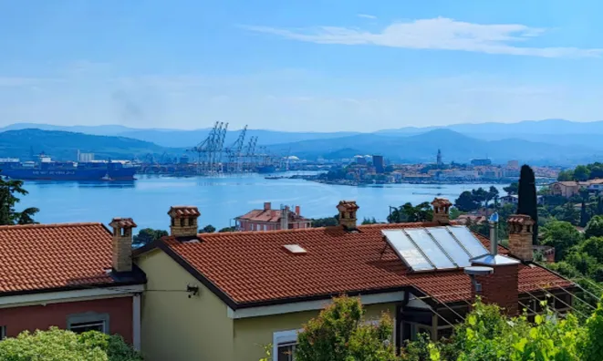 Недвижимость Трёхкомнатная квартира Жустерна: 1