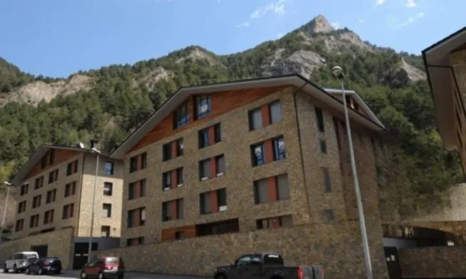 Недвижимость 2-bedroom apartment with additional room for sale in La Massana: 1