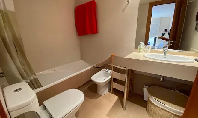 Недвижимость Fantastic 3-bedroom apartment with parking and storage in El Tarter: 11