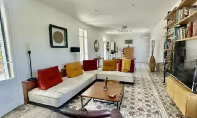 Недвижимость Villa Petit Juas: 2